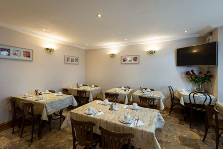 Food & Drinks 5, The Adria Hotel London, London