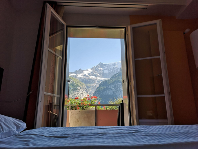 Bedroom 3, Parkhotel Schoenegg, Interlaken