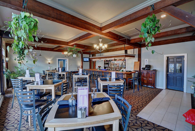 Food & Drinks 5, Colonial Motel, Windham