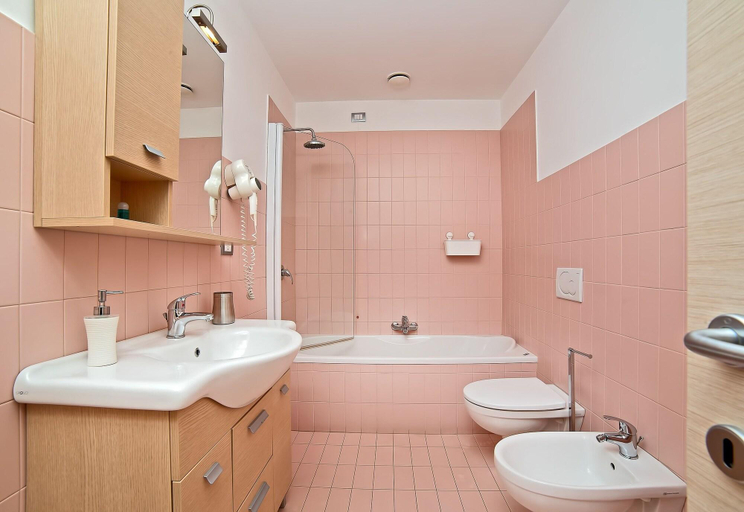 Bathroom 3, Demariahouse, Napoli