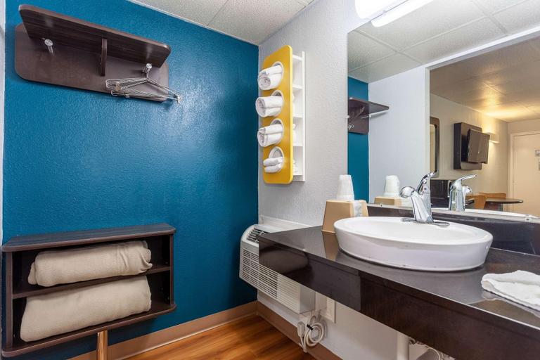 Bathroom 4, Motel 6 Walterboro, SC, Colleton