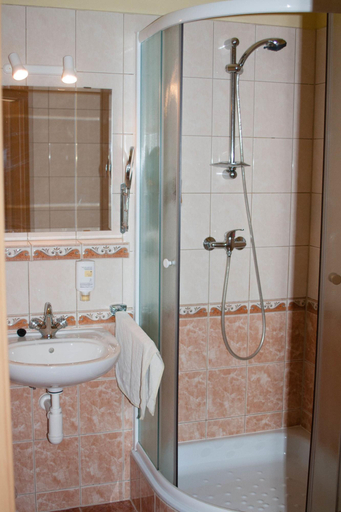 Bathroom 4, Hotel Stein, Cheb