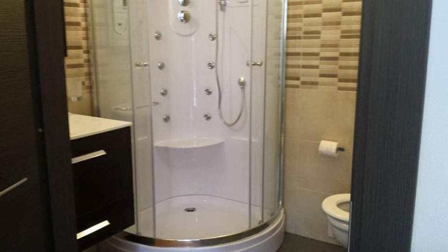 Bathroom 4, Baglio Busalacchi, Palermo