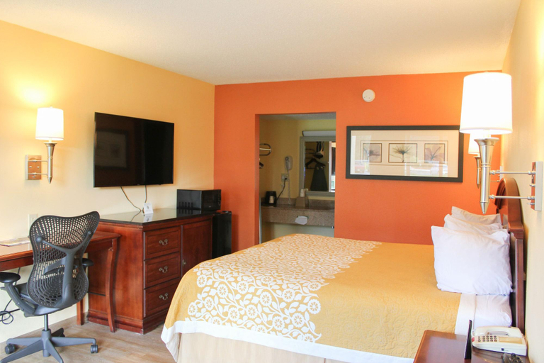 Bedroom 4, Rose Garden Inn Suites, Thomas