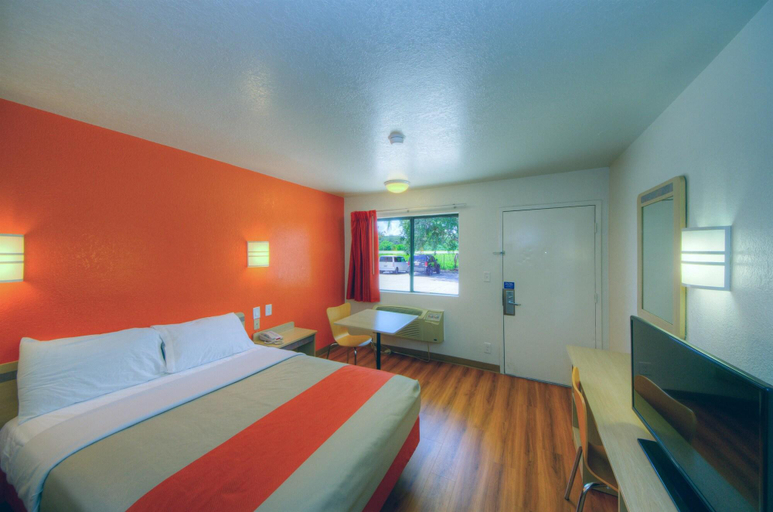 Bedroom 4, Motel 6 Bradenton, Manatee
