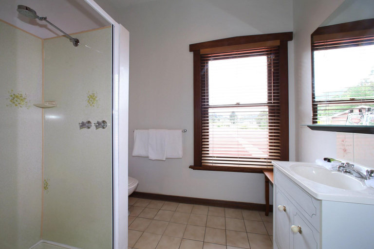 Bathroom 4, The Kermandie, Huon Valley