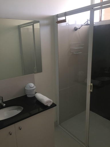 Bathroom 4, Abel Tasman Waterfront Motel Lakes Entrance, E. Gippsland - Bairnsdale