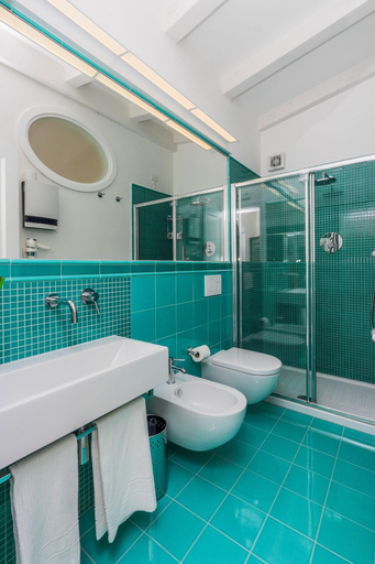 Bathroom 4, Al Pesce d'Oro, Salerno