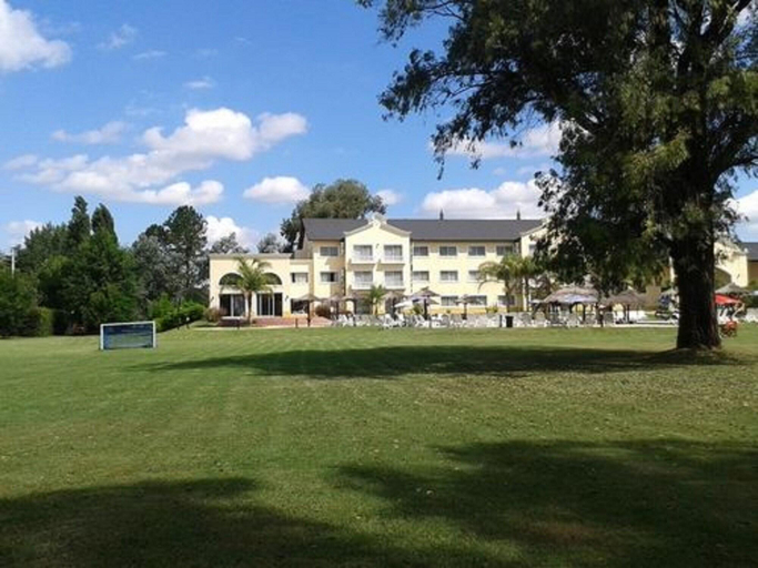 Exterior & Views 2, Howard Johnson Resort Pilar, Pilar
