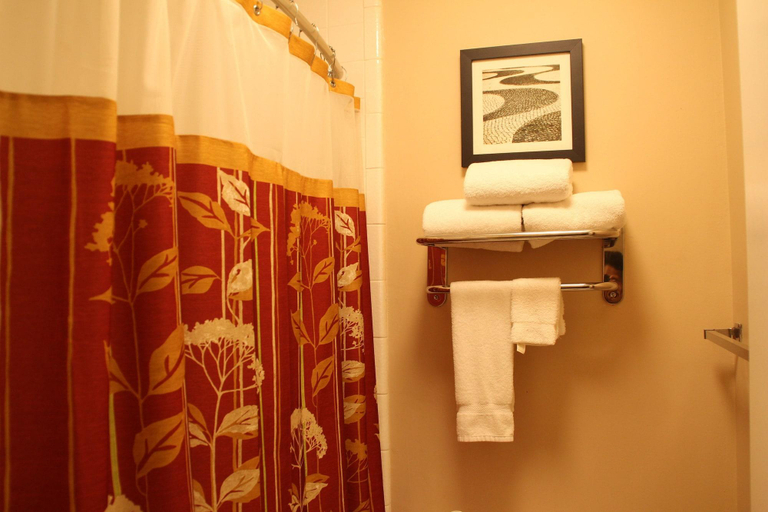 Bathroom 4, Crystal Cove Hotel, Putnam