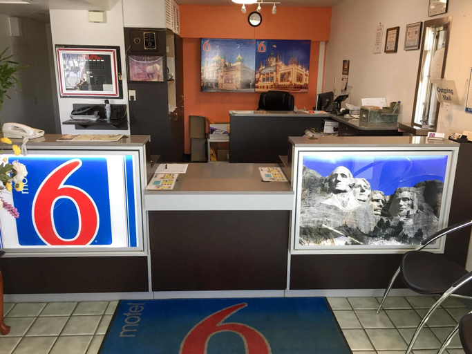 Public Area 2, Motel 6 Mitchell I-90, SD, Davison