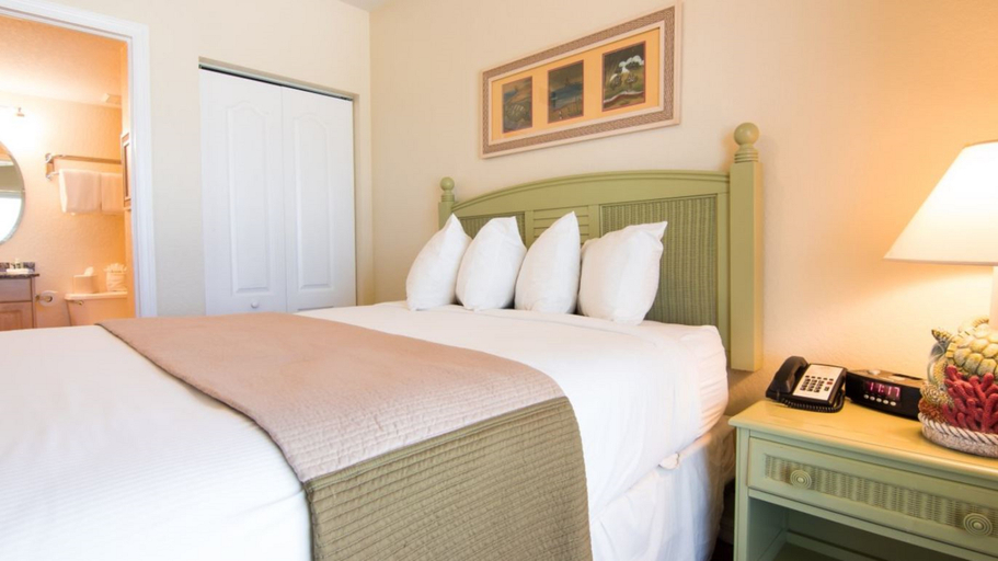 Bedroom, Sunset Vistas Beachfront Suites, Pinellas