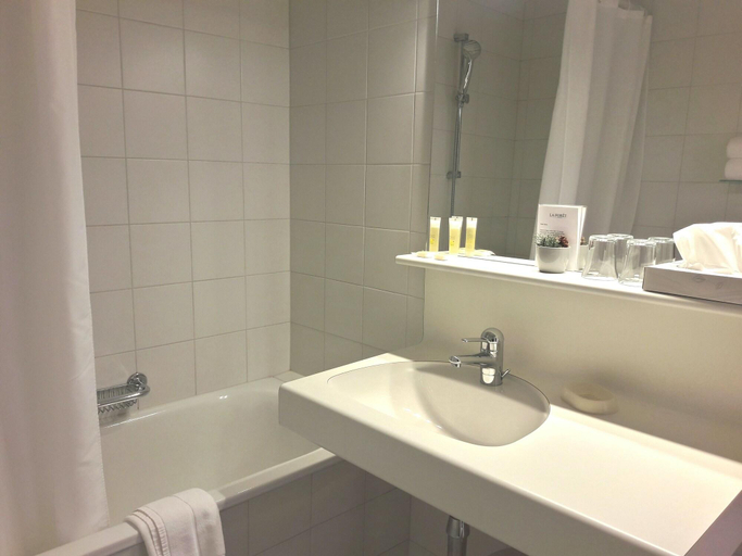 Bathroom 4, Hôtel de la Forêt, Sierre