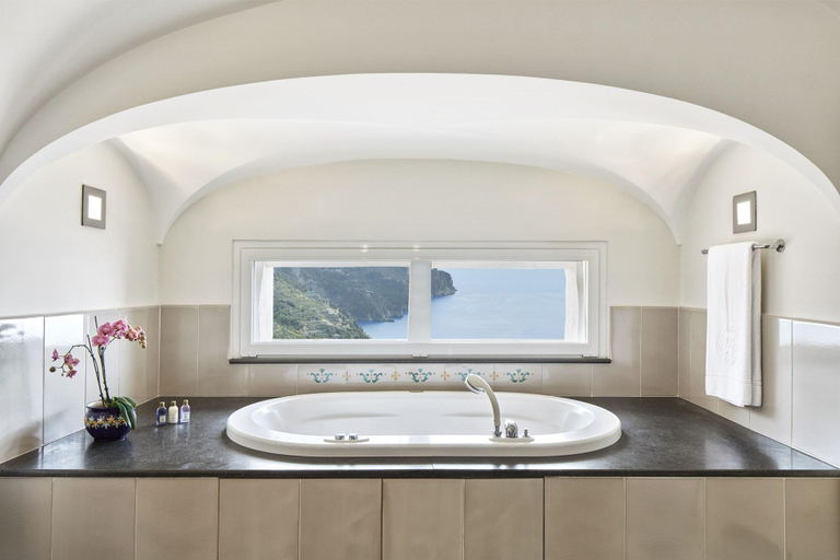 Bathroom 5, Palazzo Avino, Salerno
