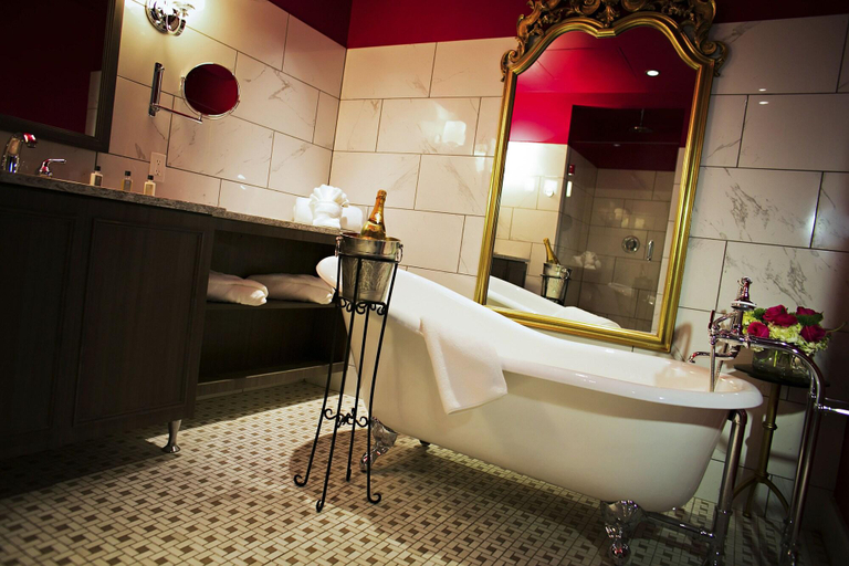 Bathroom 4, The Birchwood, Pinellas