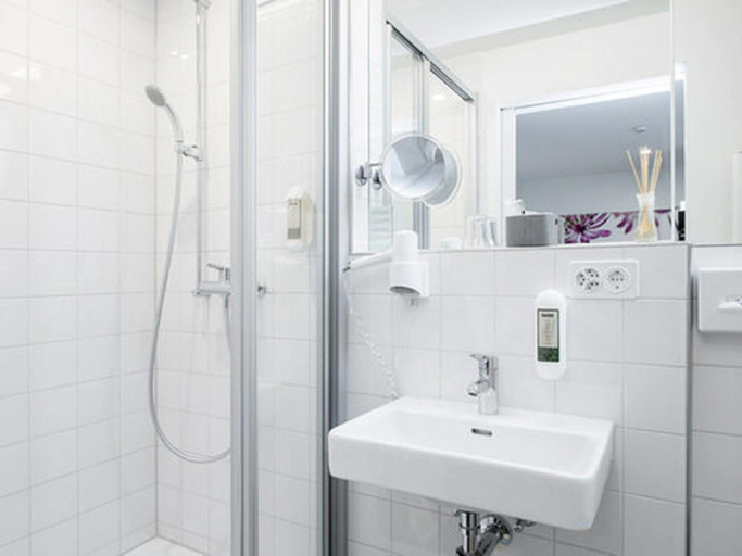 Bathroom 4, Hotel Hottingen, Zürich
