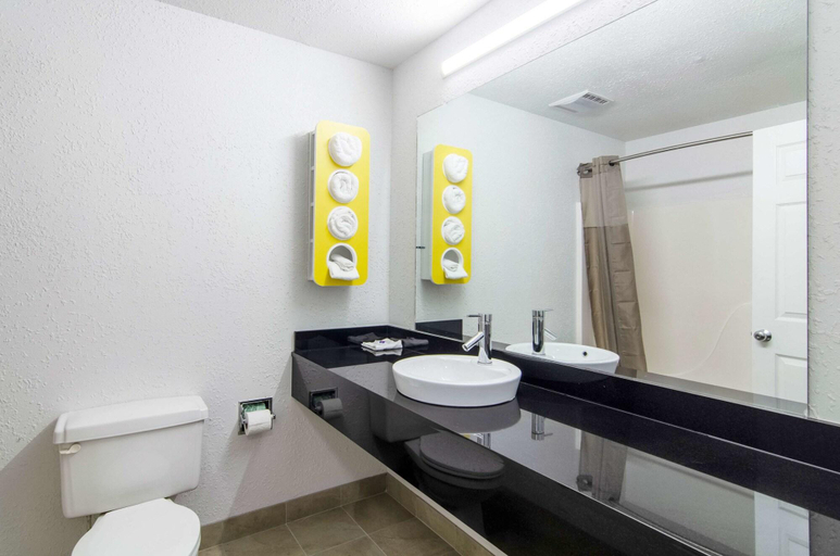 Bathroom 4, Motel 6 Moss Point, MS, Jackson