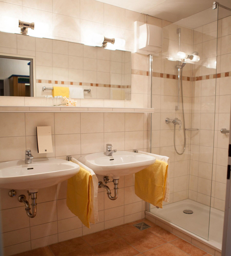 Bathroom 4, GreenLine Hotel Ascona, Uelzen