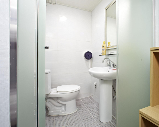 Bathroom 5, Rainbow Hotel Myeongdong, Jung
