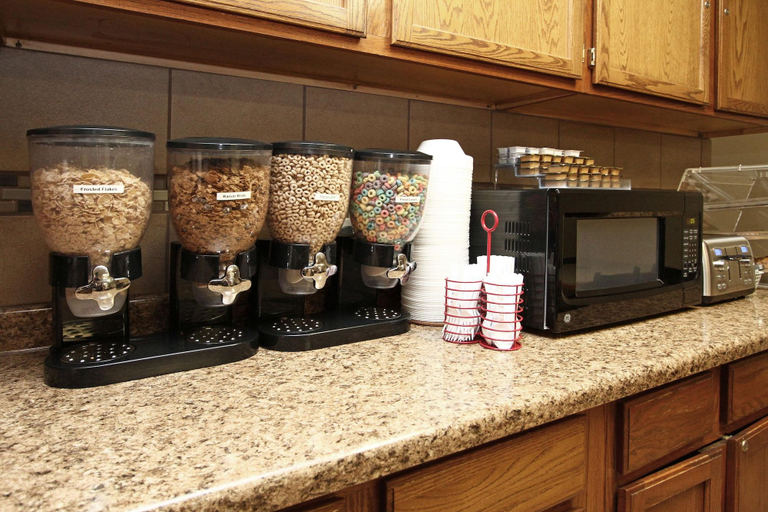 Food & Drinks 5, New Victorian Inn Suites Norfolk, Madison