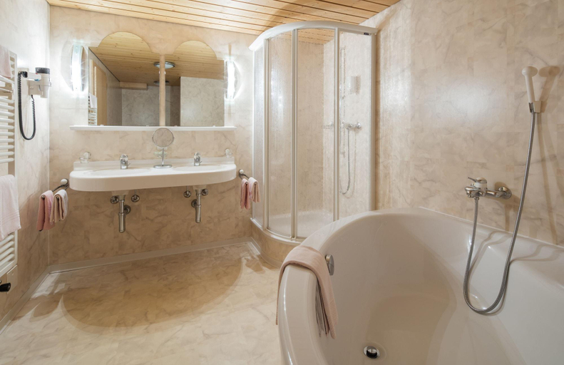 Bathroom 5, Hotel Continental, Visp