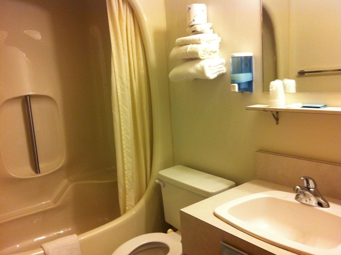 Bathroom 4, Redwood Motor Inn, Division No. 7