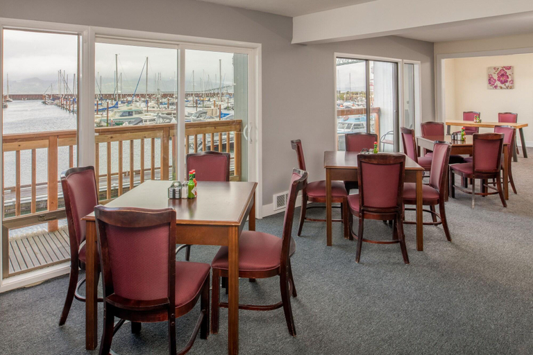 Food & Drinks, Astoria Riverwalk Inn, Clatsop