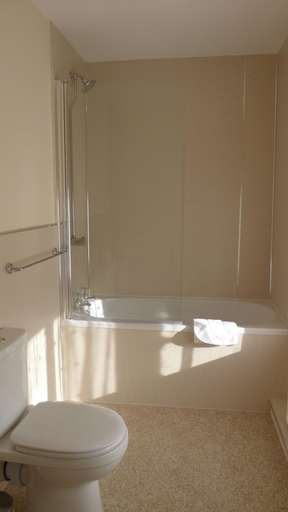 Bathroom 4, The Crown Inn, Wiltshire