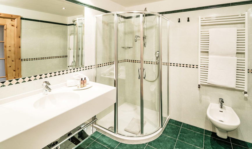 Bathroom 4, Continental, Bolzano