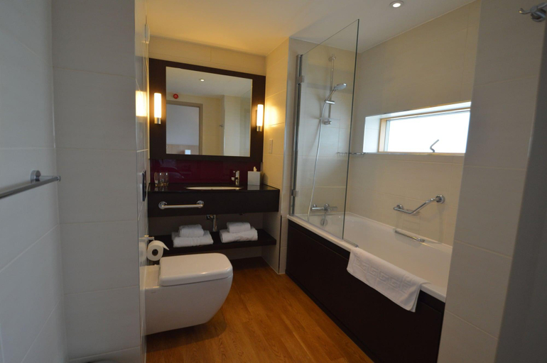 Bathroom 4, Lancaster Hotel Spa, London