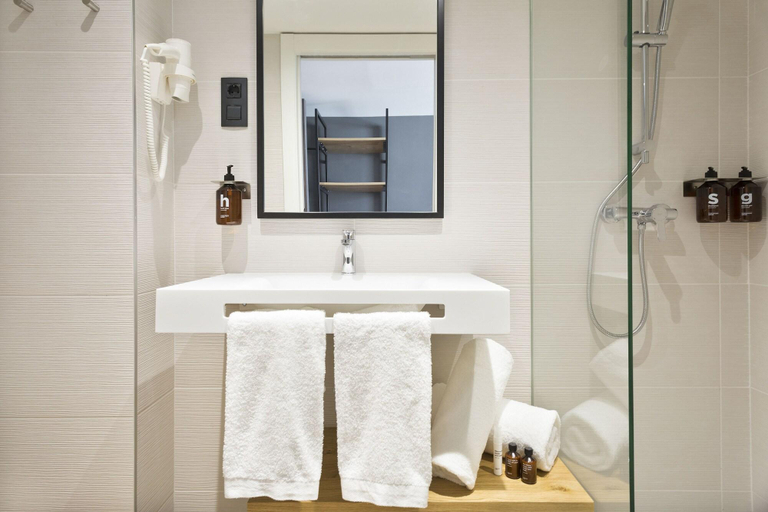 Bathroom, Hotel Acta Voraport, Barcelona