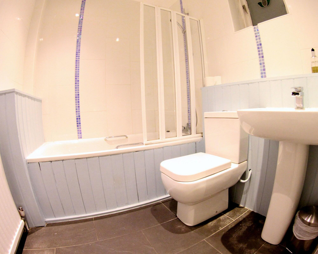 Bathroom 4, Fairmount Hotel, Poole