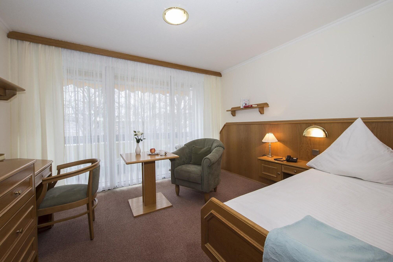 Bedroom 3, Kurhotel Unter den Linden, Passau