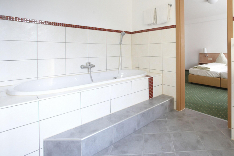 Bathroom 4, Best Western Hotel Loewengarten, Speyer