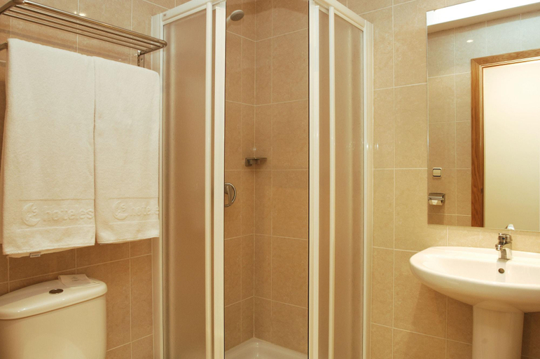 Bathroom 5, Ashotels Monreal Del Campo, Teruel
