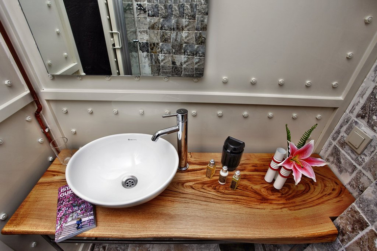 Bathroom 4, Sub Karakoy, Beyoğlu
