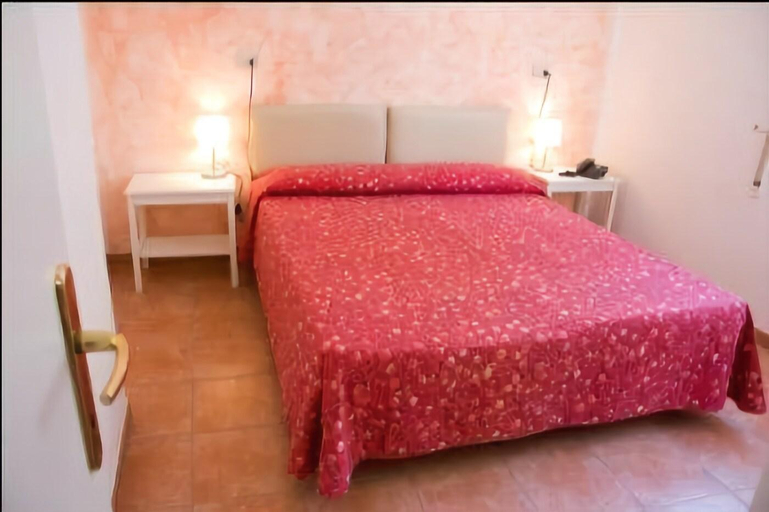 Bedroom 5, Hotel Ambassador, Savona