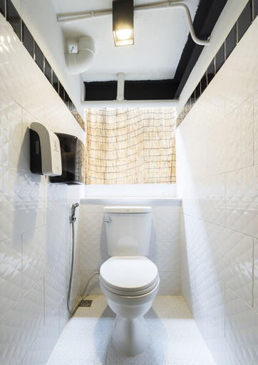 Bathroom 4, Chingcha Bangkok - Hostel, Phra Nakhon