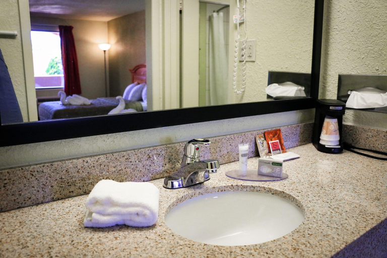 Bathroom 5, Days Inn Mattoon, Coles