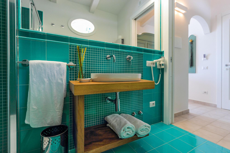 Bathroom 4, Al Pesce d'Oro, Salerno