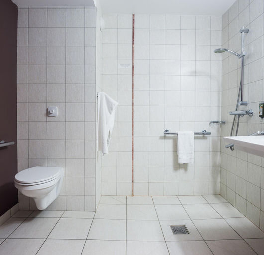 Bathroom 4, Logis Hostellerie D'Aussois, Côte-d'Or