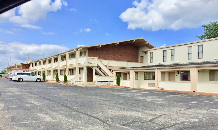 Exterior & Views 2, Red Carpet Inn Great Lakes, Lake