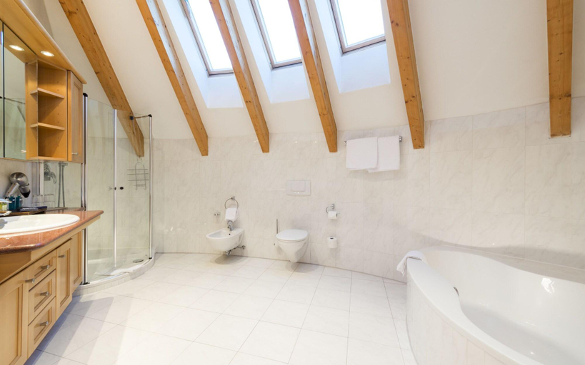 Bathroom 4, Schönblick, Bolzano