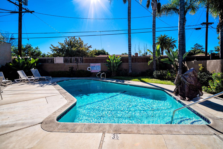 Sport & Beauty, Regency Inn Suites, Los Angeles