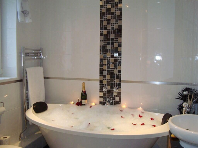 Bathroom 4, Solway Lodge Hotel, Dumfries and Galloway