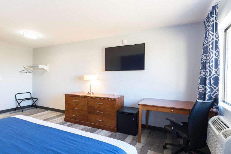 Bedroom 3, Americas Best Value Inn East Peoria, Tazewell