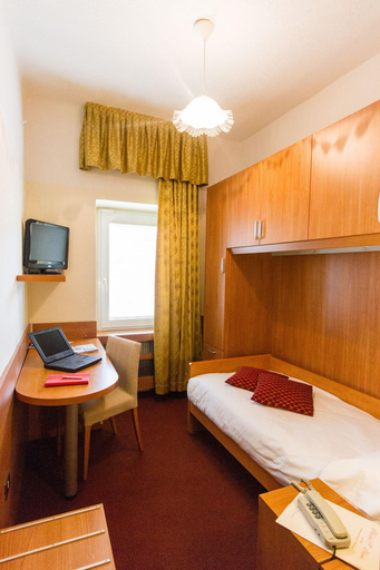 Bedroom 3, Hotel S Ilario, Trento