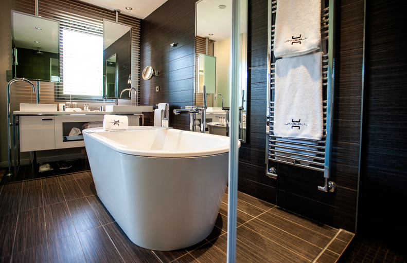 Bathroom 5, Jiva Hill Resort - Genève, Ain