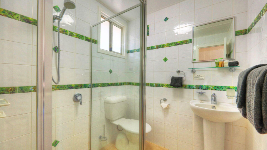 Bathroom 4, Halls Creek Motel, Halls Creek
