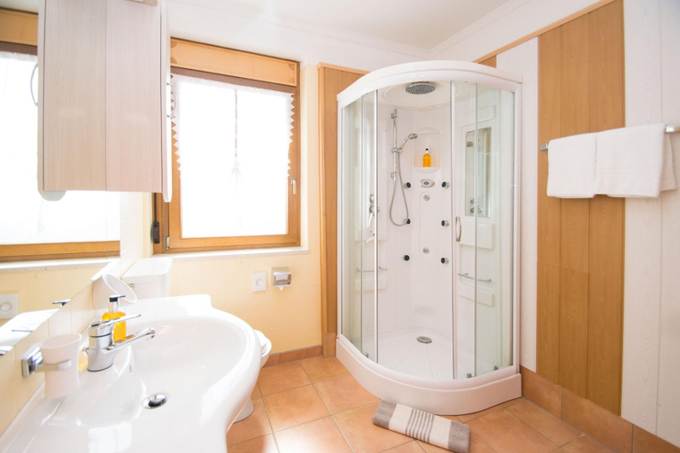Bathroom 5, Hotel Bergland & Dependance Gurschler - Bergland, Bolzano